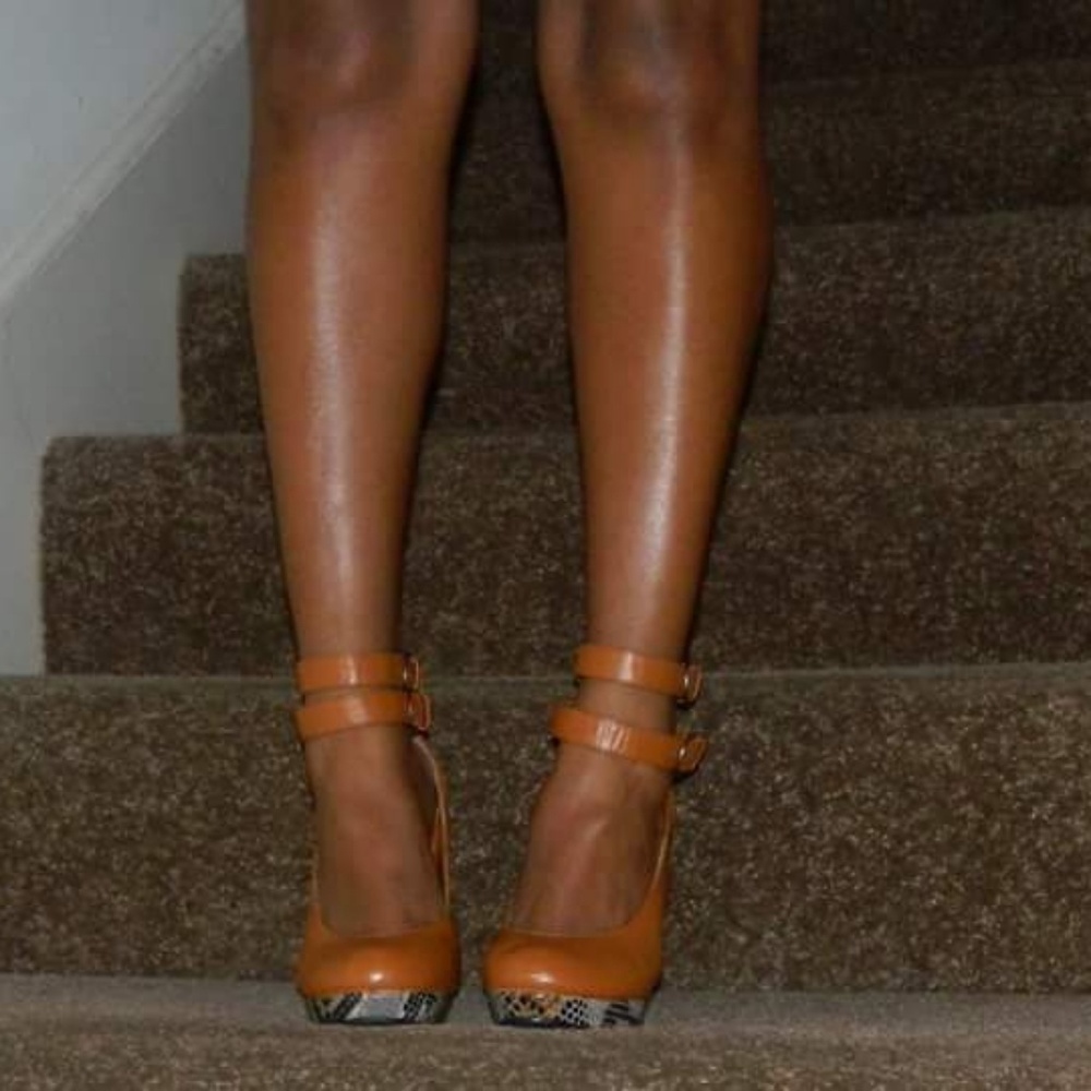 Heels - Picture 2 of 4